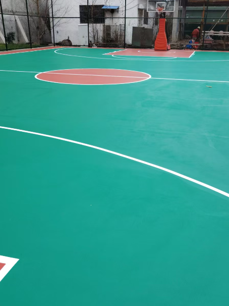 汝南 球场长期使用易出现地面开裂